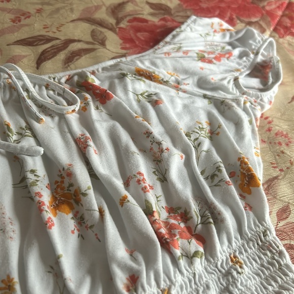 Forever 21 White Floral Off the Shoulder Crop Top - Picture 4 of 8